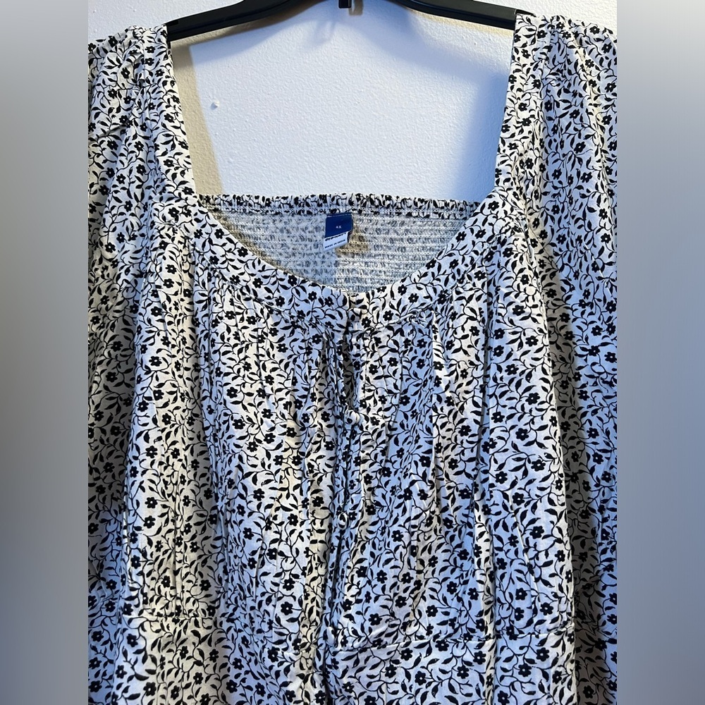 Plus Size- White Floral Print Blouse - Picture 3 of 5